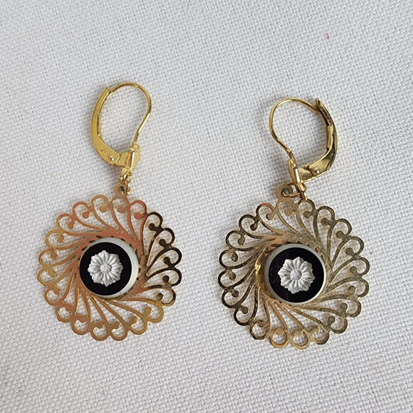 Vintage Gold Tone Flower Drop Earrings - Picture 1 of 4